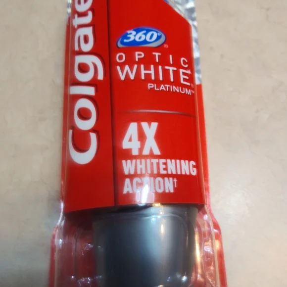 Colgate 360 Optic White Powered Toothbrush - set of 2 - Picture 6 of 7